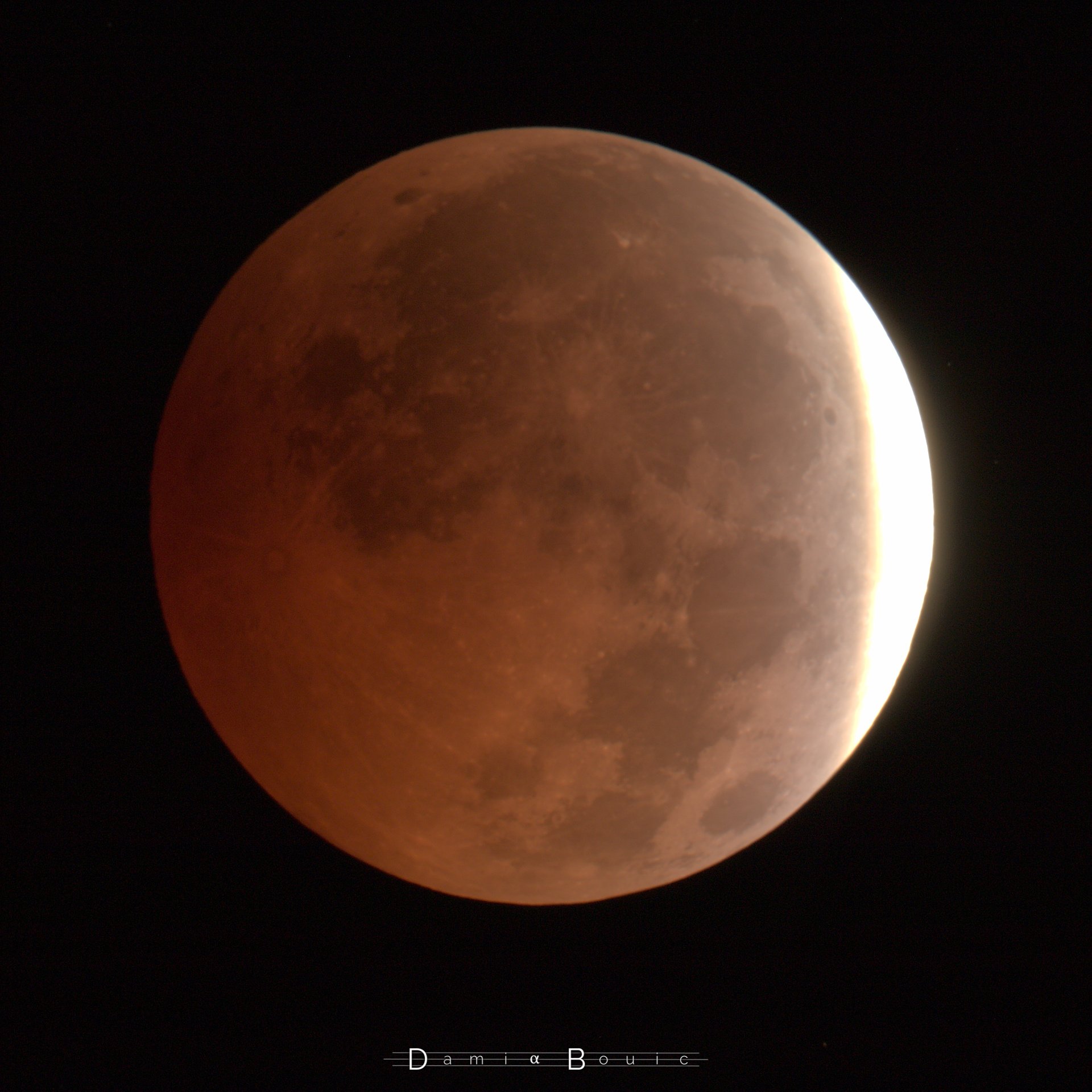 Exposition plus raisonnable de la Lune éclipsée qui maintient toutefois ses teintes rouges Exposition plus raisonnable de la Lune éclipsée qui maintient toutefois ses teintes rouges