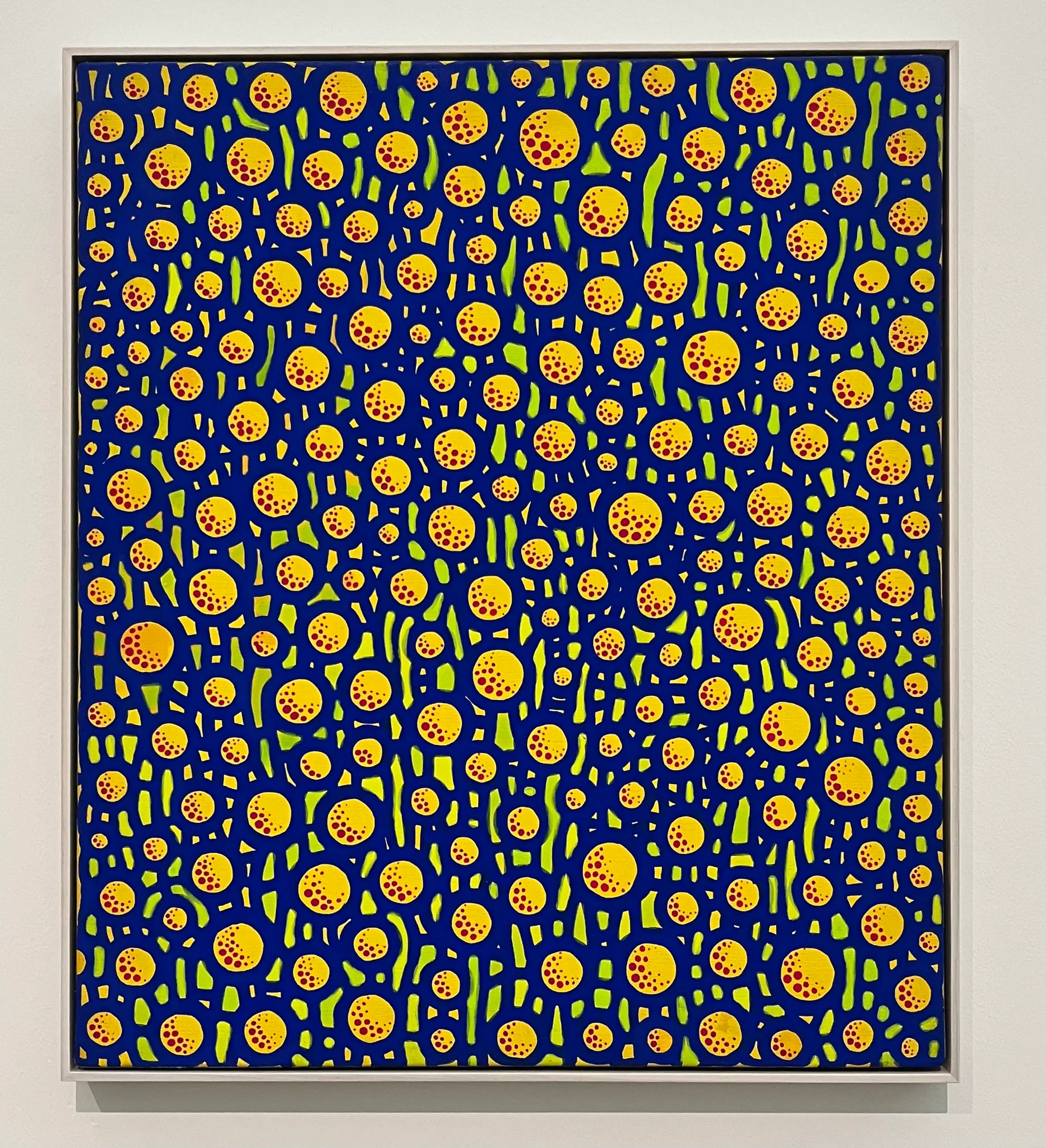 Une œuvre d'art abstraite dynamique représentant un motif de cercles jaunes avec des points rouges, sur fond bleu foncé. Le dessin comprend des lignes vertes ondulées entrecoupées de cercles, créant une composition vivante et ludique.
A dynamic abstract artwork featuring a pattern of yellow circles with red dots on a dark blue background. The design includes wavy green lines interspersed with circles, creating a lively and playful composition. Une œuvre d'art abstraite dynamique représentant un motif de cercles jaunes avec des points rouges, sur fond bleu foncé. Le dessin comprend des lignes vertes ondulées entrecoupées de cercles, créant une composition vivante et ludique.
A dynamic abstract artwork featuring a pattern of yellow circles with red dots on a dark blue background. The design includes wavy green lines interspersed with circles, creating a lively and playful composition.