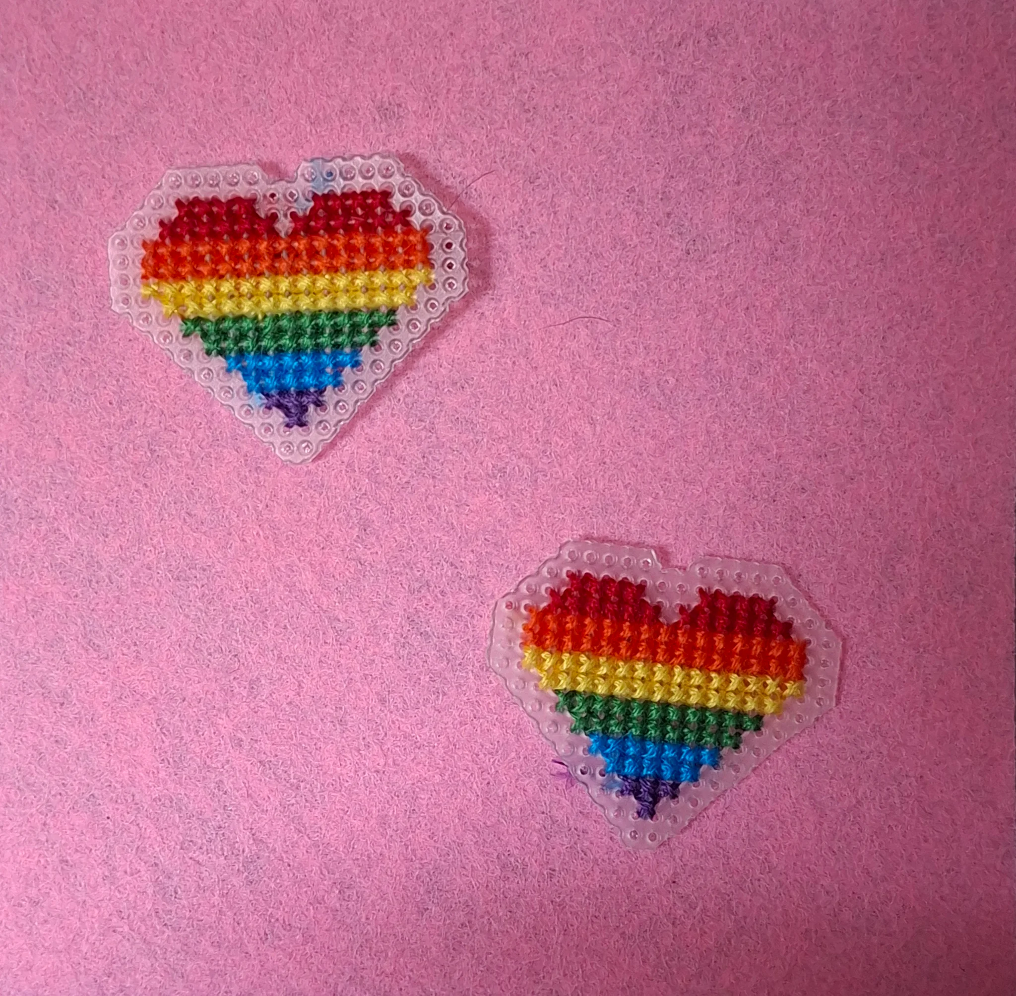 2 cœurs rainbow brodés 2 cœurs rainbow brodés